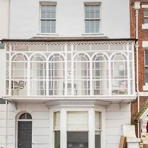 Beautiful Centre Flat With Free Parking Apartment