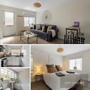 11 Friernhay Court Apartment